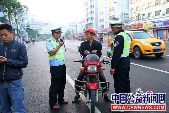 亮剑违法行为 创建文明示范街