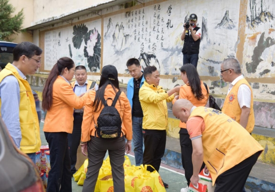 小金县脱贫攻坚调研 实地交流了解需求