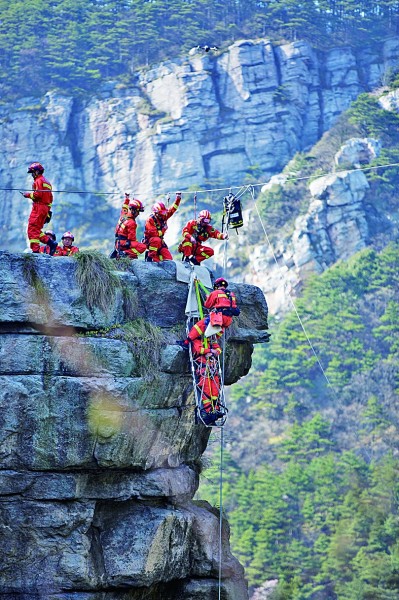 江西庐山风景区举行峡谷救援演练