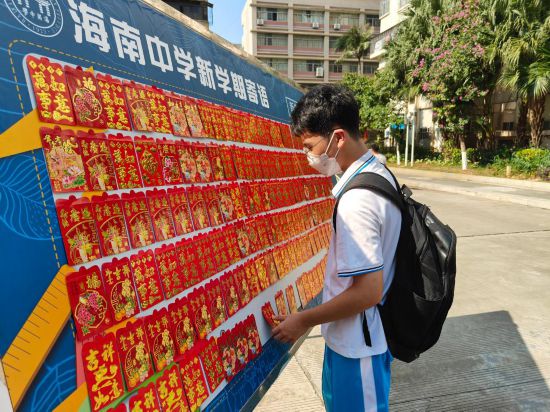 新安排、新目标，各地中小学形式多样迎接学生返校